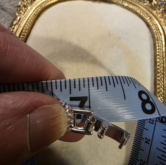 Elegant Silver Crystal Bracelet.  Great For Wedding - Picture 7 of 7